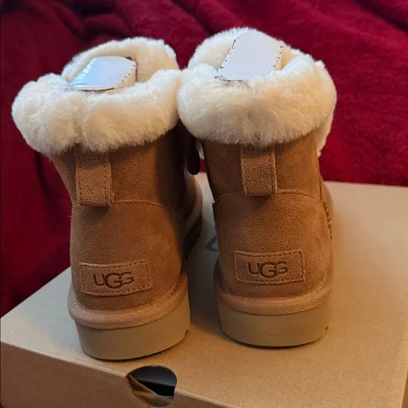UGG Classic Mini Posy Boots in Tan - Picture 4 of 8